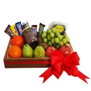 Caja especial con frutas y chocolates